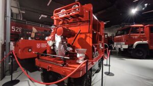 Wózek akumulatorowy Stal 258 (WA-2) w Muzeum Pożarnictwa w Alwerni, zdjęcie z tyłu